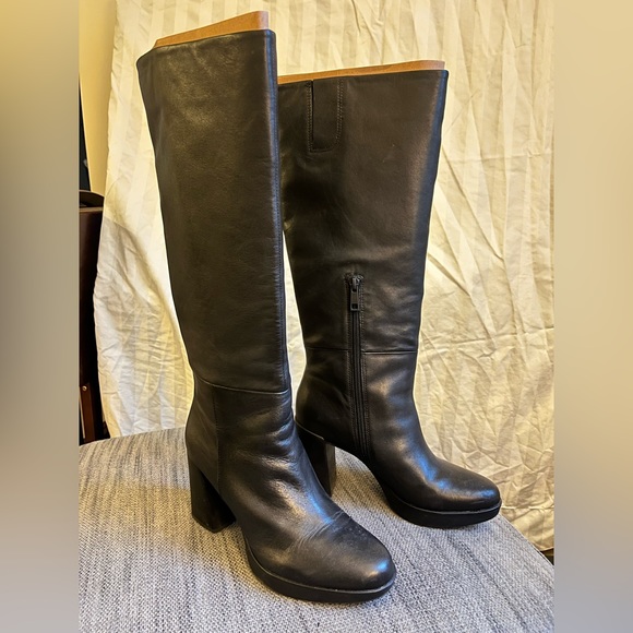 New in box LEATHER comfortable heeled boots! - Picture 3 of 17